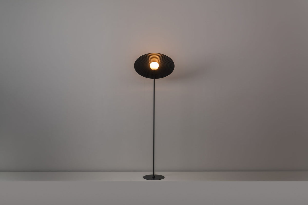Lámpara de pie 130 cm – Milan Symphony – pantalla de cristal giratoria con cierre magnético, 3 acabados