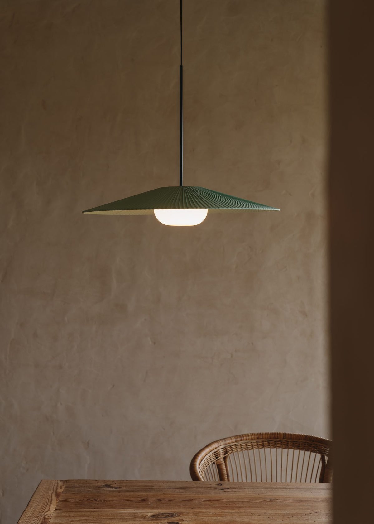 Lámpara colgante sin base – Milan Artic Circle – cuerpo de acero estampado, acabado negro
