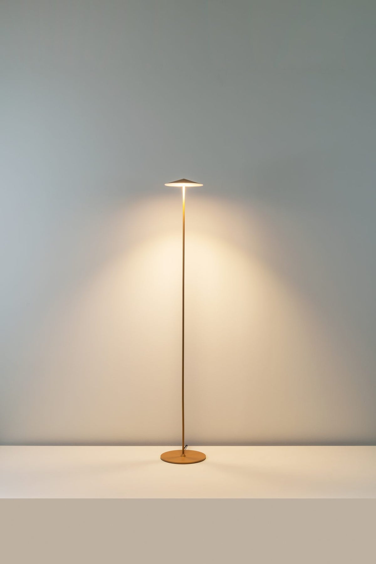 Lámpara de pie de salón 160 cm – Milan Pla – cuerpo de aluminio inyectado, 4 acabados