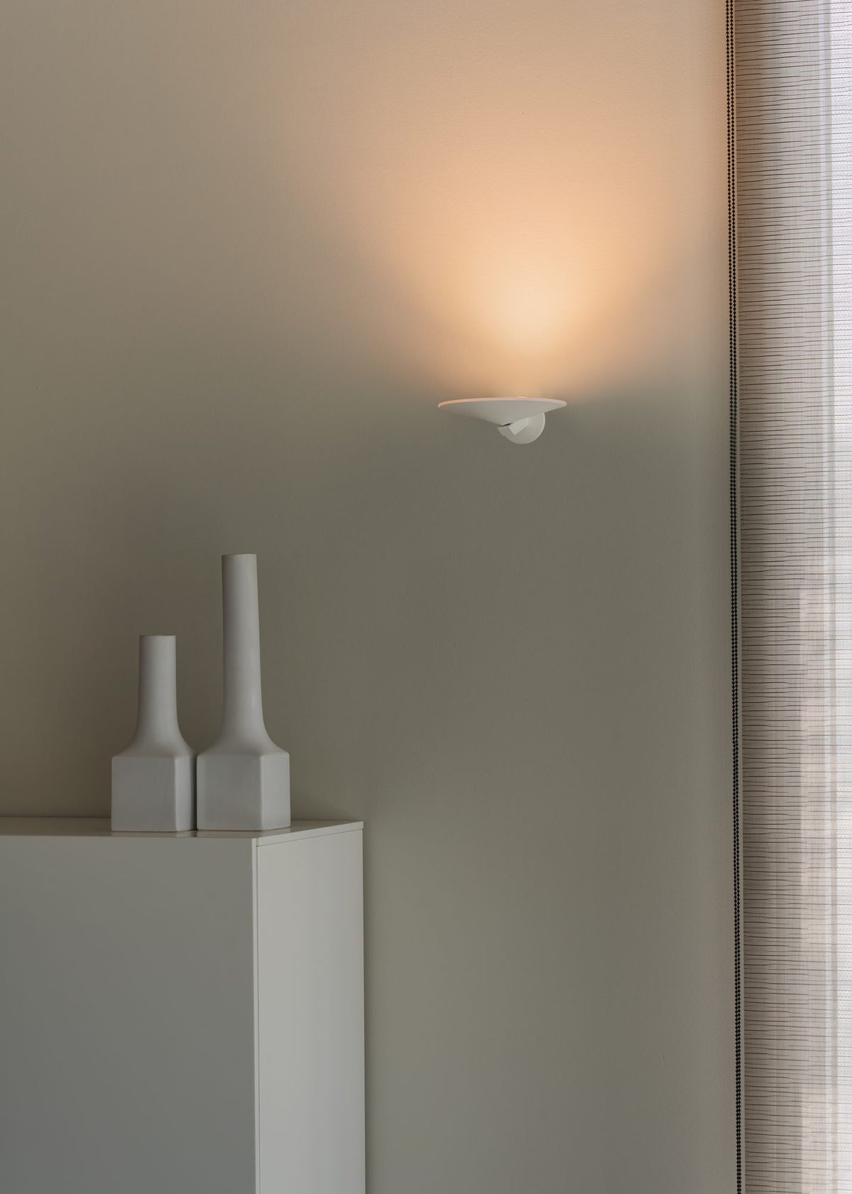 Aplique de pared – Milan Pla – cuerpo de aluminio inyectado, 4 acabados
