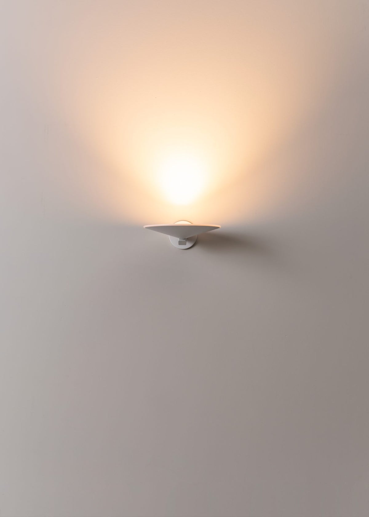 Aplique de pared – Milan Pla – cuerpo de aluminio inyectado, 4 acabados