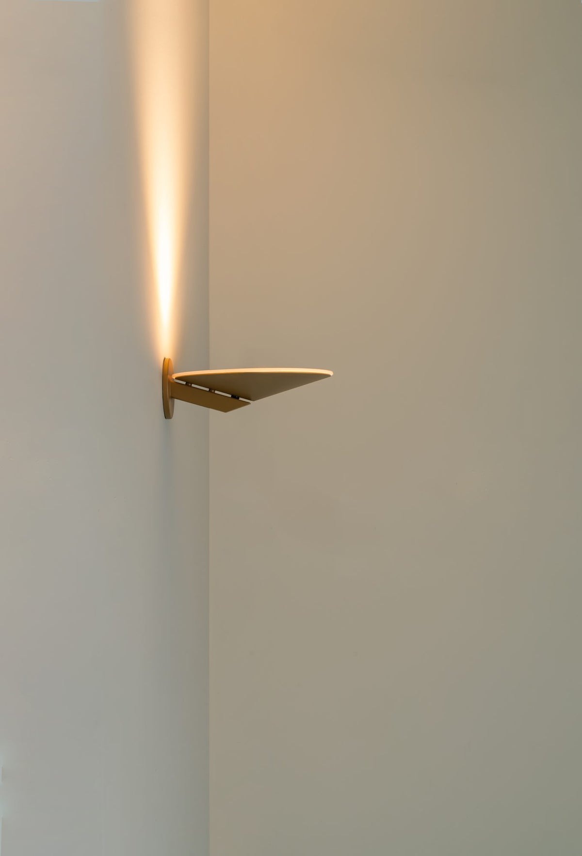 Aplique de pared – Milan Pla – cuerpo de aluminio inyectado, 4 acabados