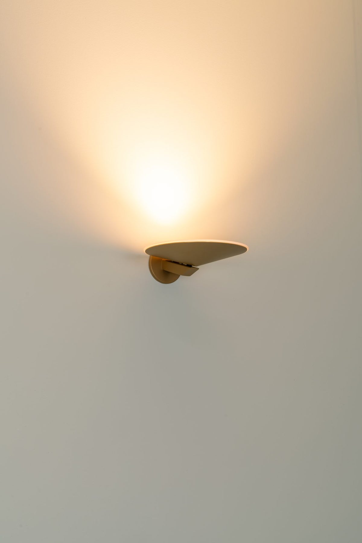 Aplique de pared – Milan Pla – cuerpo de aluminio inyectado, 4 acabados