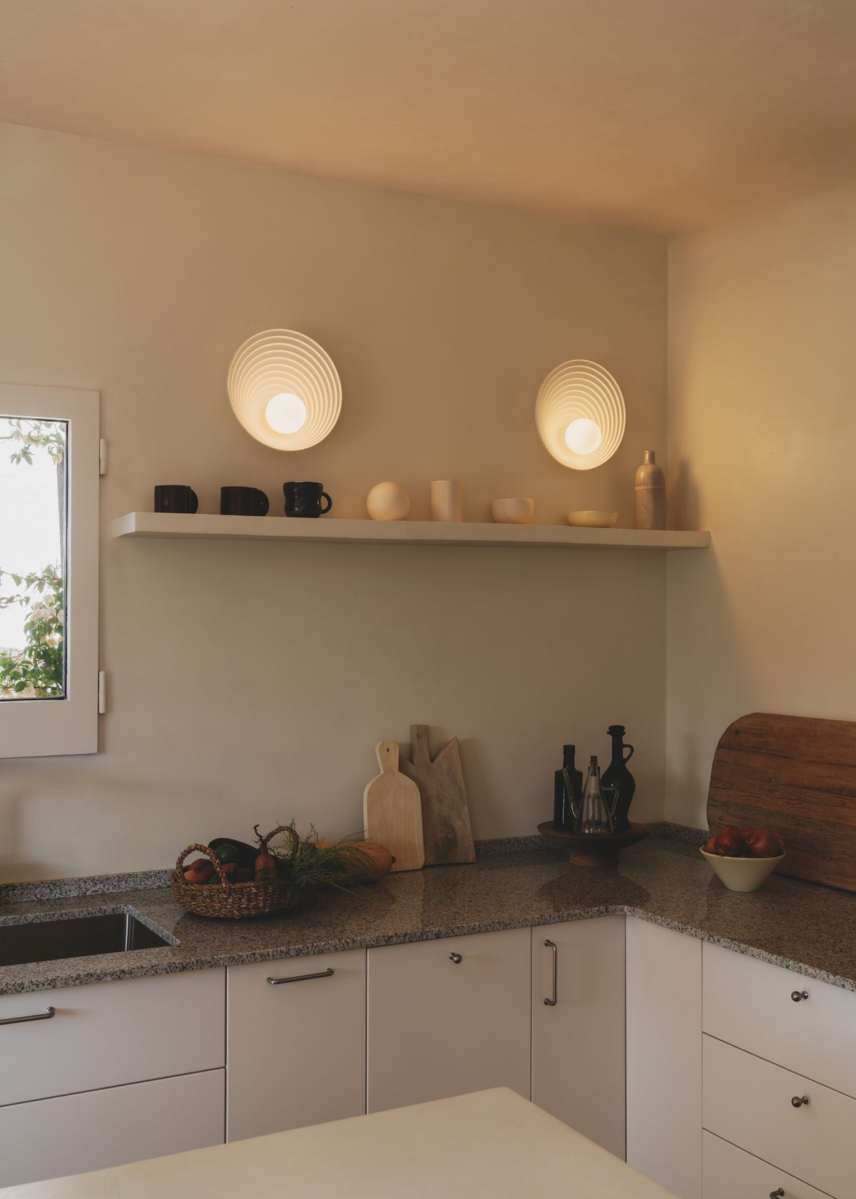 Aplique de pared – Milan Albor – pantalla de vidrio soplado opal con base de cerámica, 3 acabados
