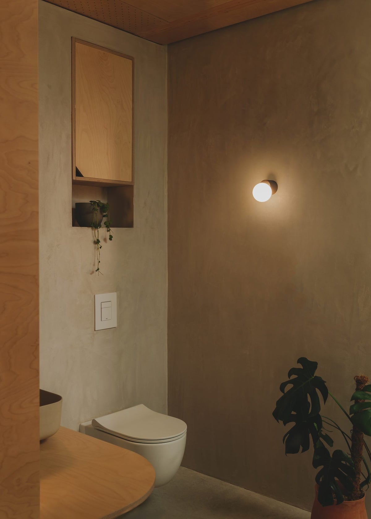 Aplique de pared pequeño – Milan Land – cuerpo cerámico con difusor de vidrio soplado opal, 3 acabados