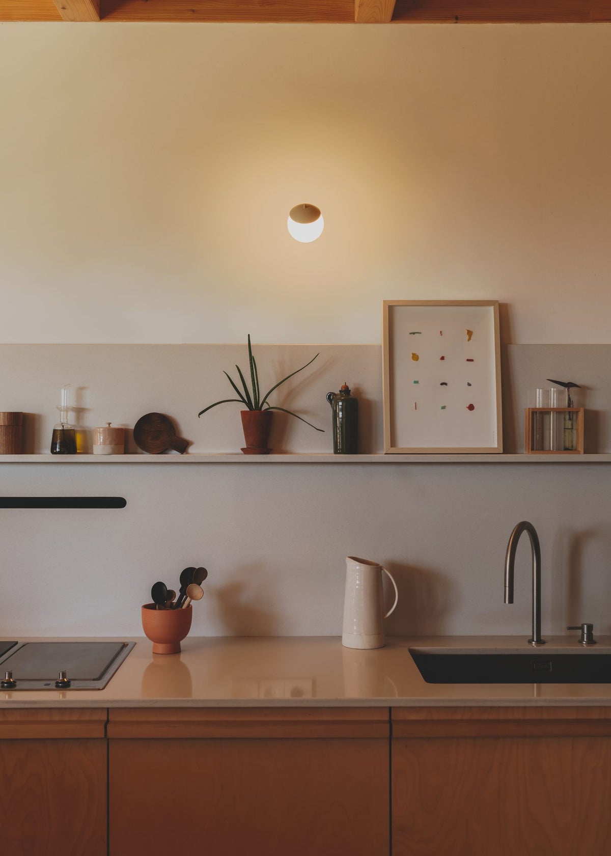 Aplique de pared – Milan Kep – cuerpo de aluminio estampado y lacado, 4 acabados