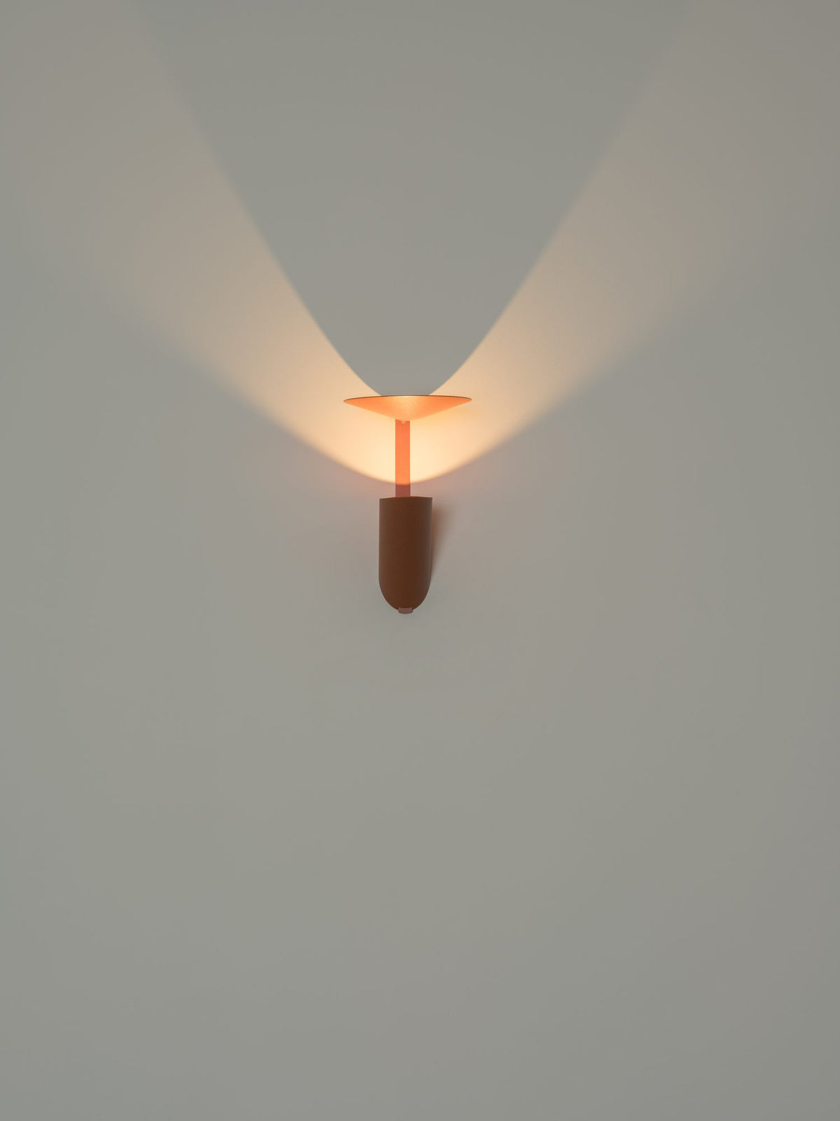 Aplique de pared – Milan Mokka – cuerpo de acero estampado, 3 acabados