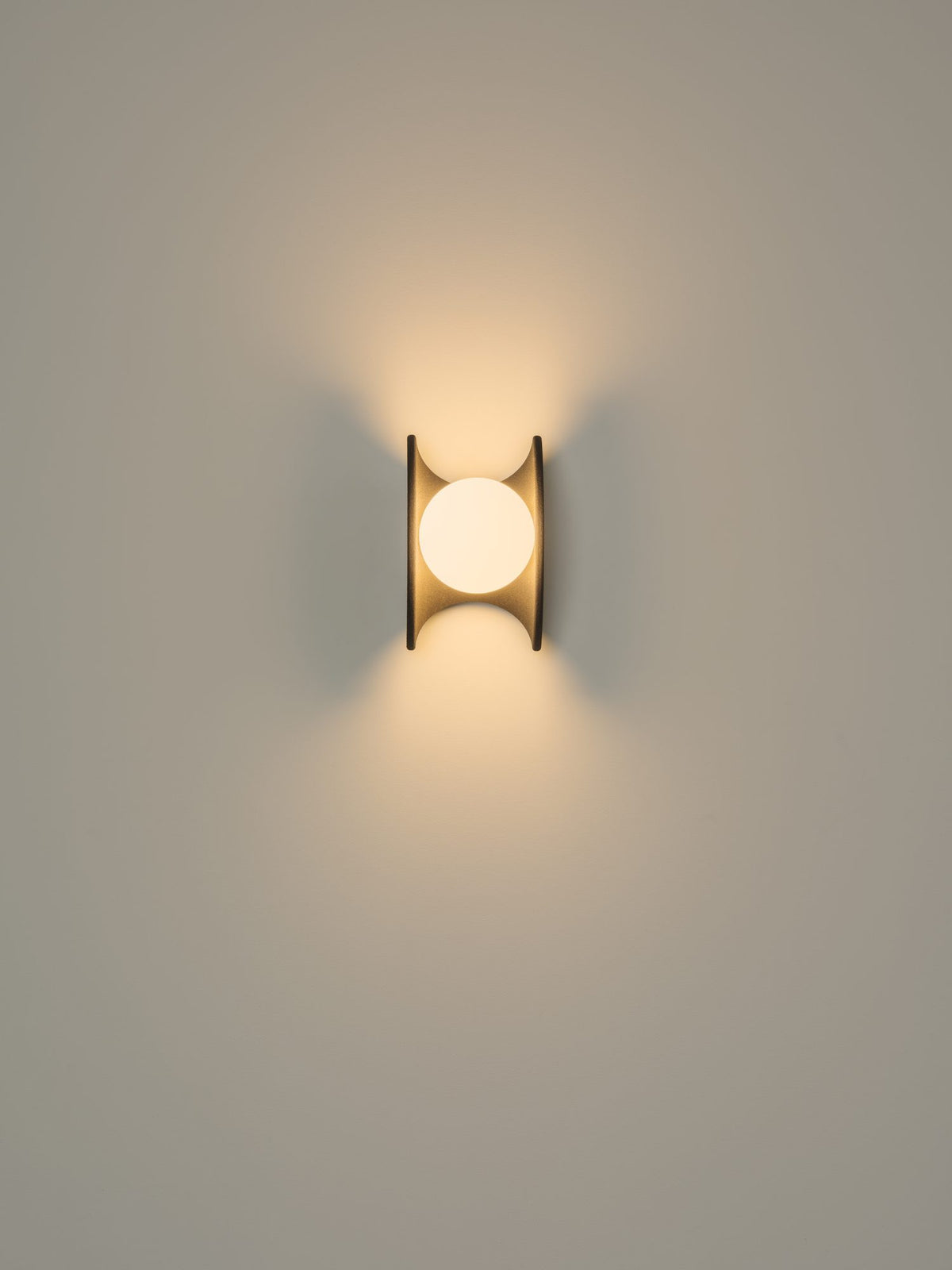 Aplique de pared – Milan Solna – revestido en arena de cuarzo negro 3D