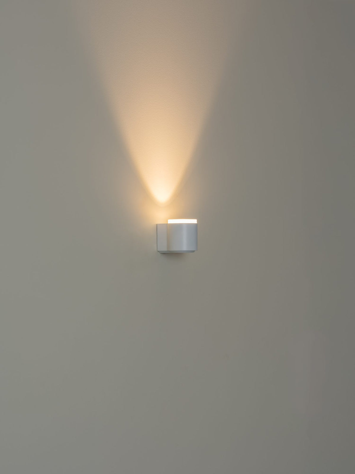 Aplique de pared – Milan Sip – cuerpo de aluminio inyectado y lacado, 2 acabados