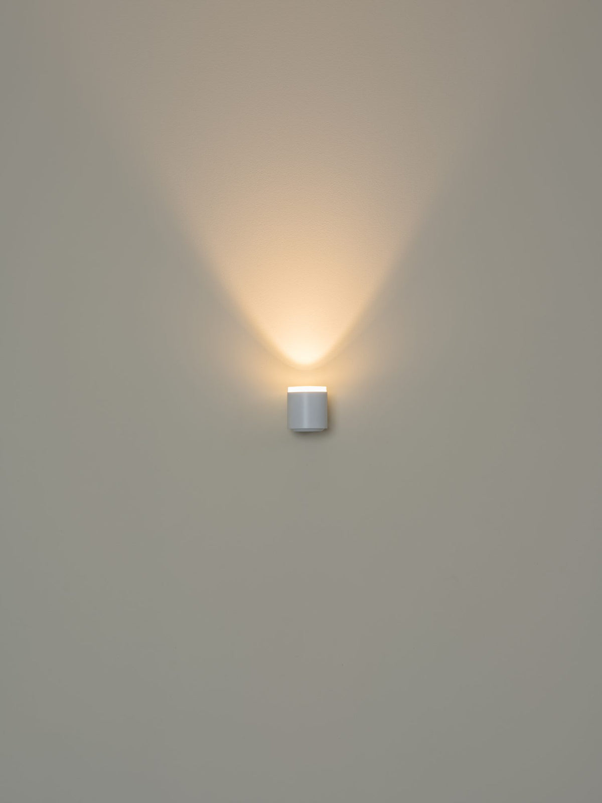 Aplique de pared – Milan Sip – cuerpo de aluminio inyectado y lacado, 2 acabados