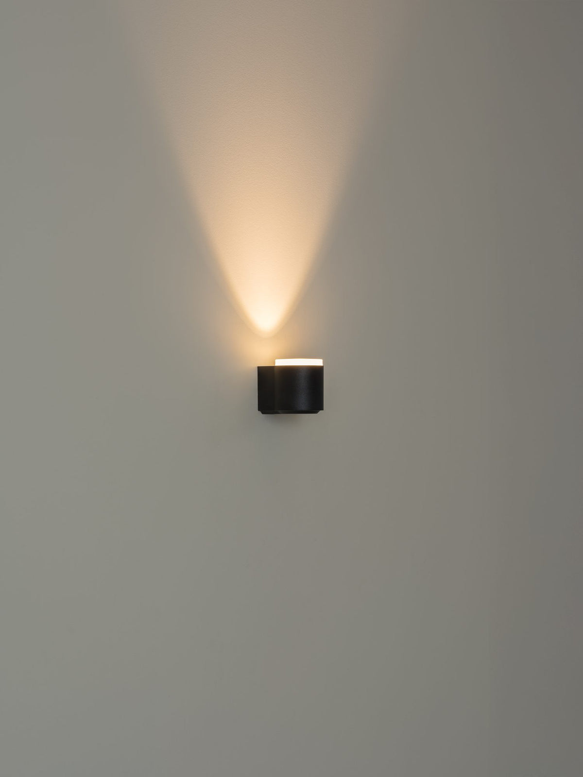 Aplique de pared – Milan Sip – cuerpo de aluminio inyectado y lacado, 2 acabados