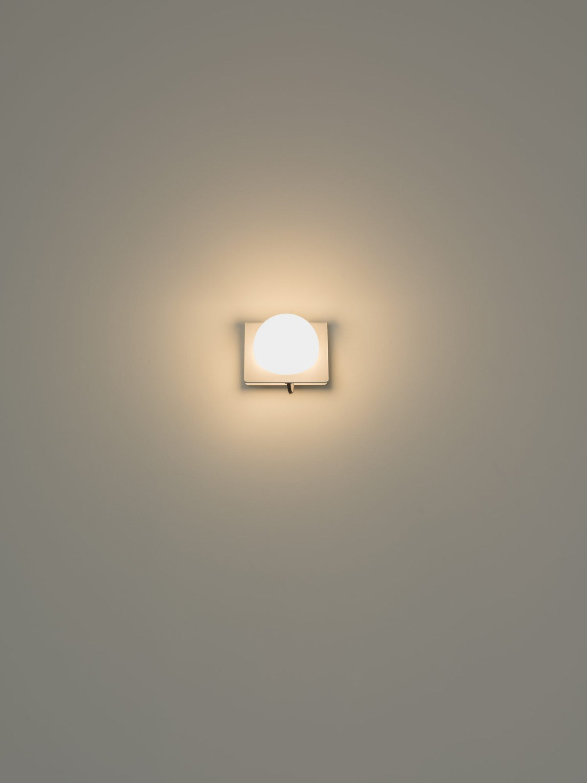 Aplique de pared pequeño – Milan Fold – cuerpo de acero plegado con cristal opal, 3 acabados