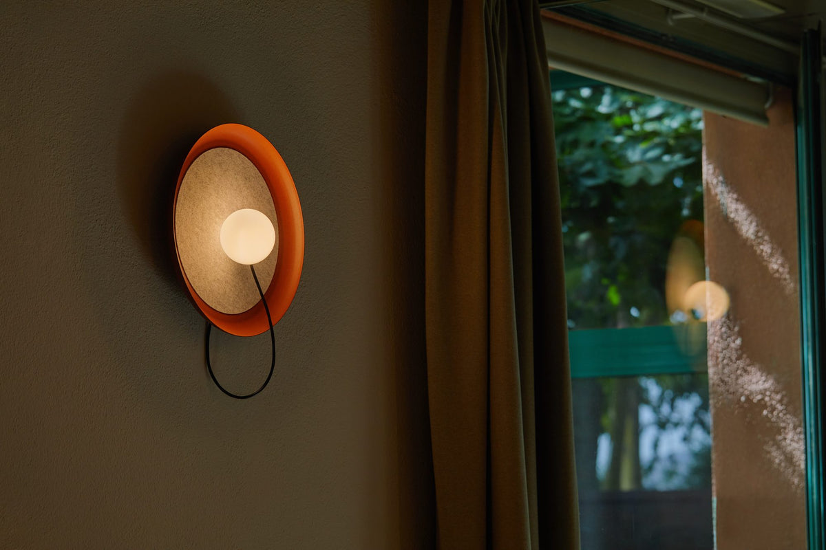 Aplique de pared – Milan Wire – tulipa de cristal conectada a pantalla textil mediante un hilo, 3 acabados